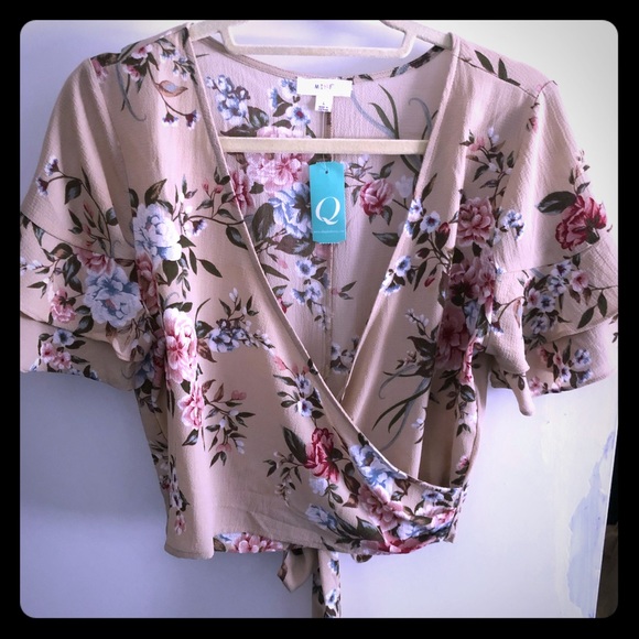 Tops - NWT Floral Top